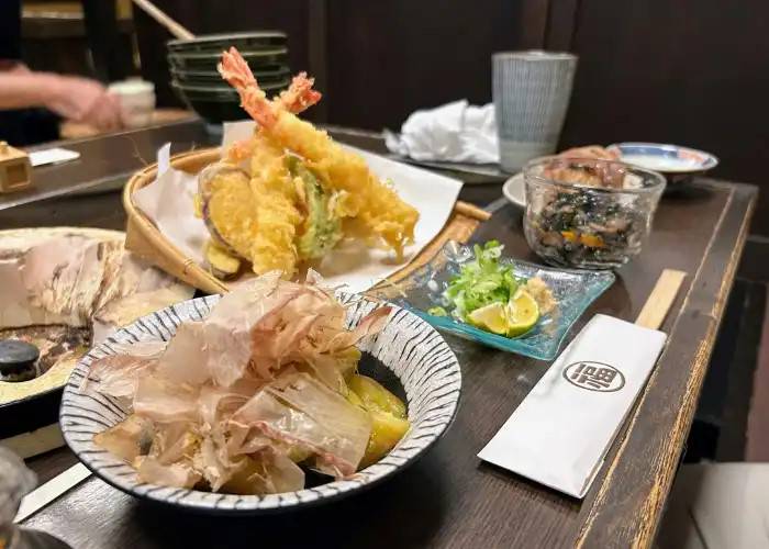 Traditional tempura dishes at the Kanazawa geisha districts tour, giving you a traditional taste of Japan.